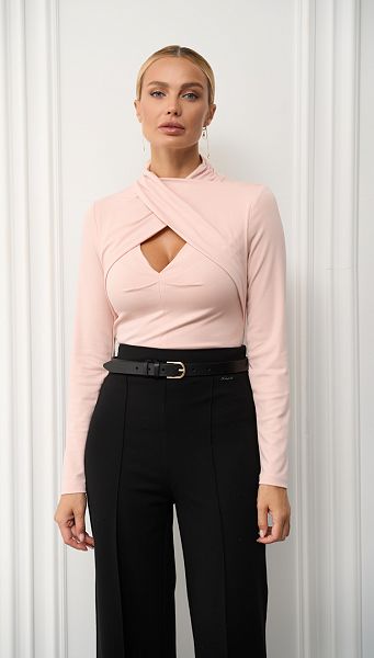 Фото top-trikotaznyj-s-vyrezom-pudrovyj-1 товара Топ трикотажный с вырезом пудровый