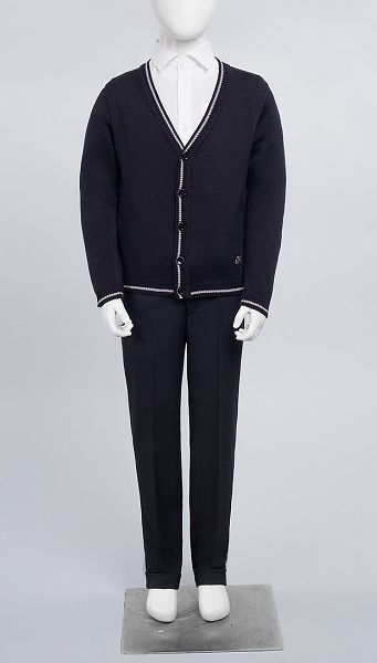 Фото trikotaznaa-kofta-dla-malcika-cernaa-s-serym-kantom-01 товару Трикотажна кофта для хлопчика чорна з сірим кантом