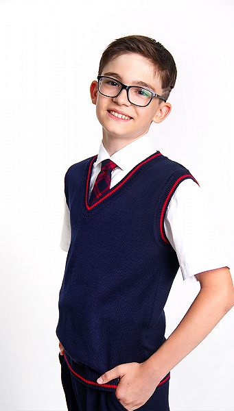 Фото trikotaznyj-zilet-sinij-s-krasnym-kantom-04 товару Трикотажний жилет синій з червоним кантом