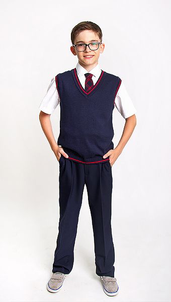 Фото trikotaznyj-zilet-sinij-s-krasnym-kantom-05 товару Трикотажний жилет синій з червоним кантом0