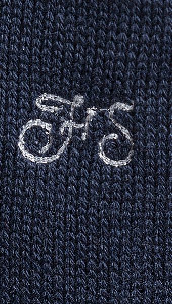 Фото trikotaznyj-zilet-sinij-s-serym-kantom-04 товара Трикотажный жилет синий с серым кантом0