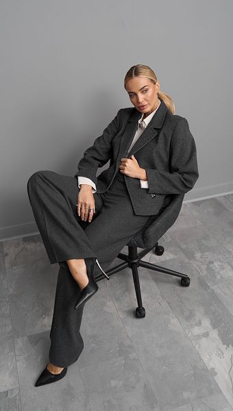 Фото zaket-dvuhbortnyj-teplyj-seryj-06 товару Жакет двобортний теплий сірий0 Фото zaket-dvuhbortnyj-teplyj-seryj-06 товару Жакет двобортний теплий сірий0