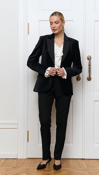 Фото zaket-zenskij-barhatnyj-cernyj-01 товара Жакет женский бархатный черный0 Фото zaket-zenskij-barhatnyj-cernyj-01 товара Жакет женский бархатный черный0