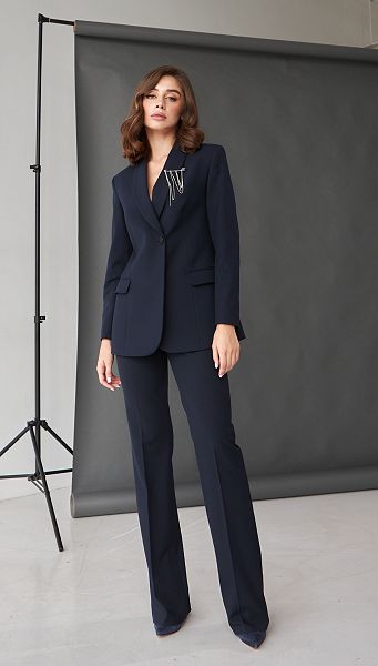 Фото zaket-zenskij-sinij-s-ukraseniem-11 товару Жакет жіночий синій з прикрасою