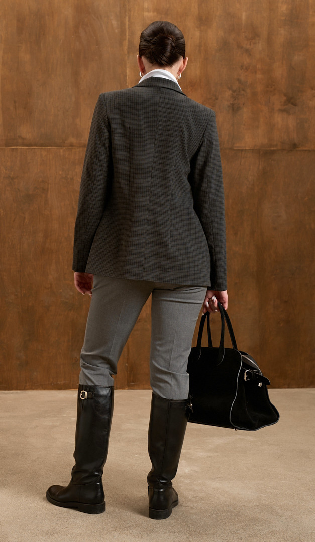 Фото zaket-zenskij-v-kletocku-cerno-seryj-05 товару Жакет жіночий в клітинку чорно-сірий0